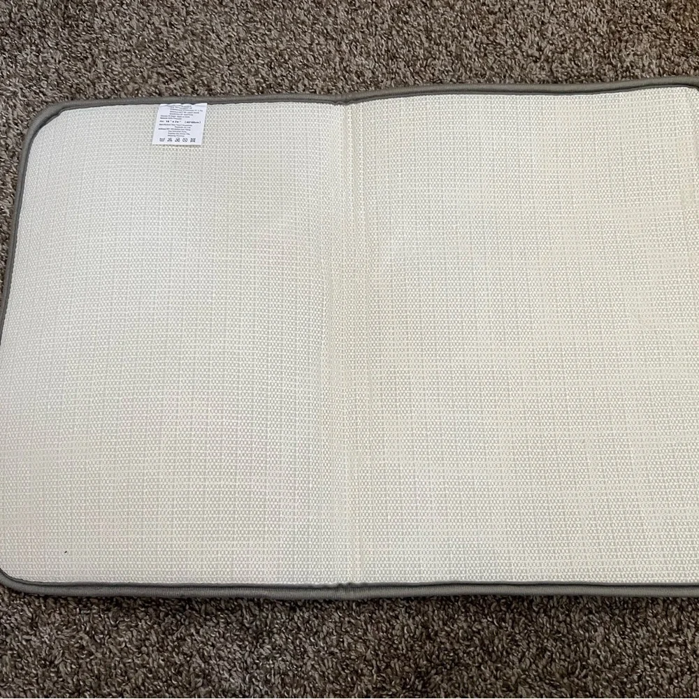 NEW BATHROOM RUG GREY COLOR